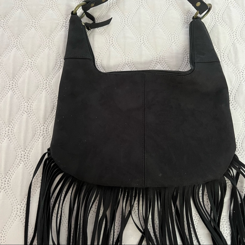 Black crossbody Single Shoulder Strap
Fringe Trim Accent
Like new